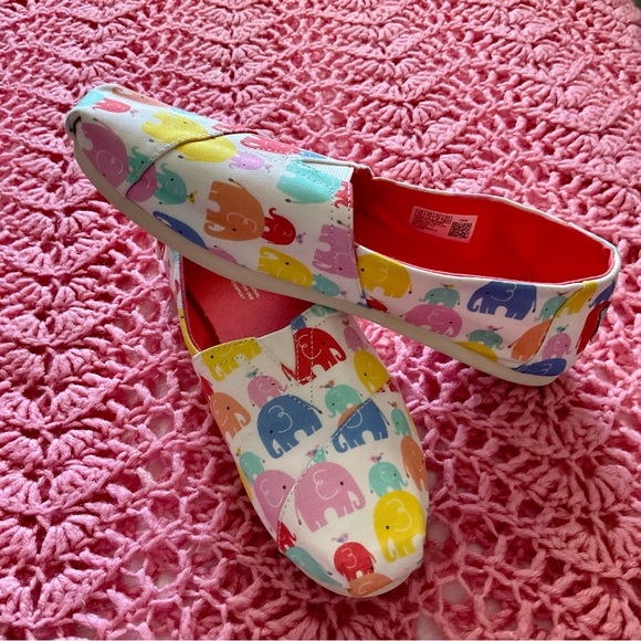 Toms Shoes - Tom’s Colorful Elephant Print Shoes alpargata brand new